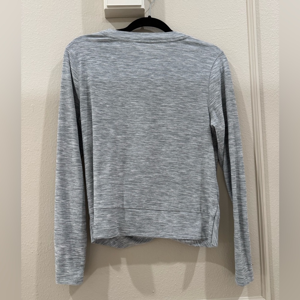Old Navy Gray Long Sleeve Twist Front Tee - Picture 3 of 3